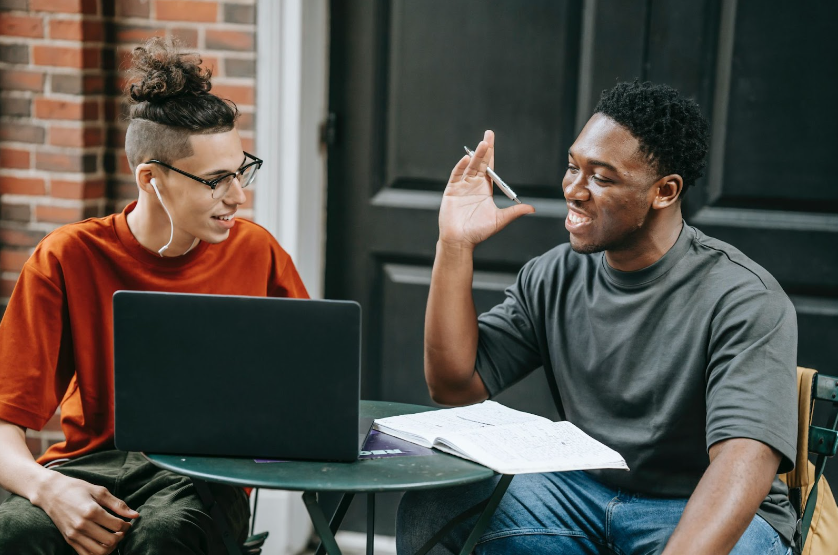 From Information to Retention: How Online Study Tools Improve Knowledge Acquisition