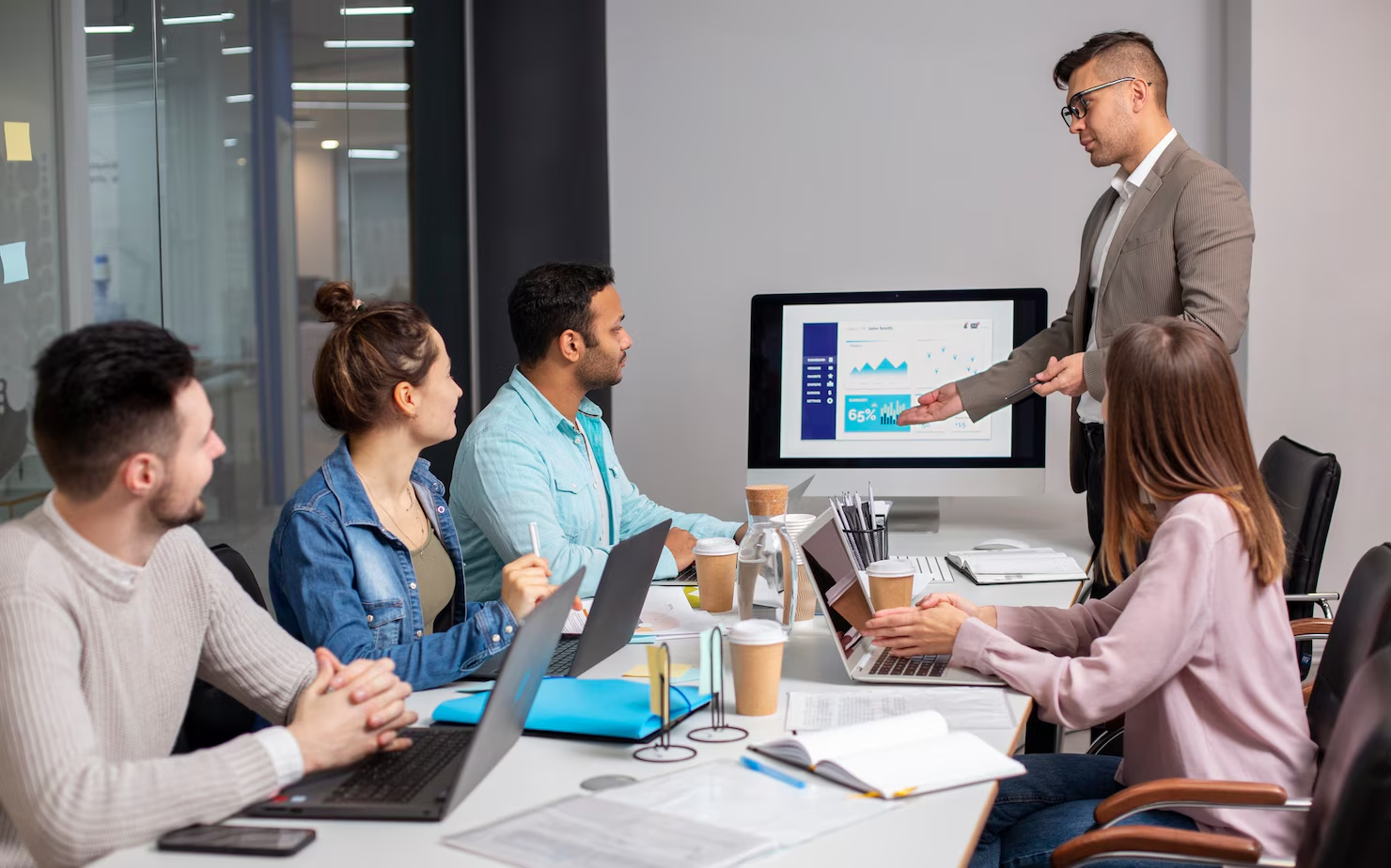 B2B Sales Guide: How to Convert Leads into Loyal Clients